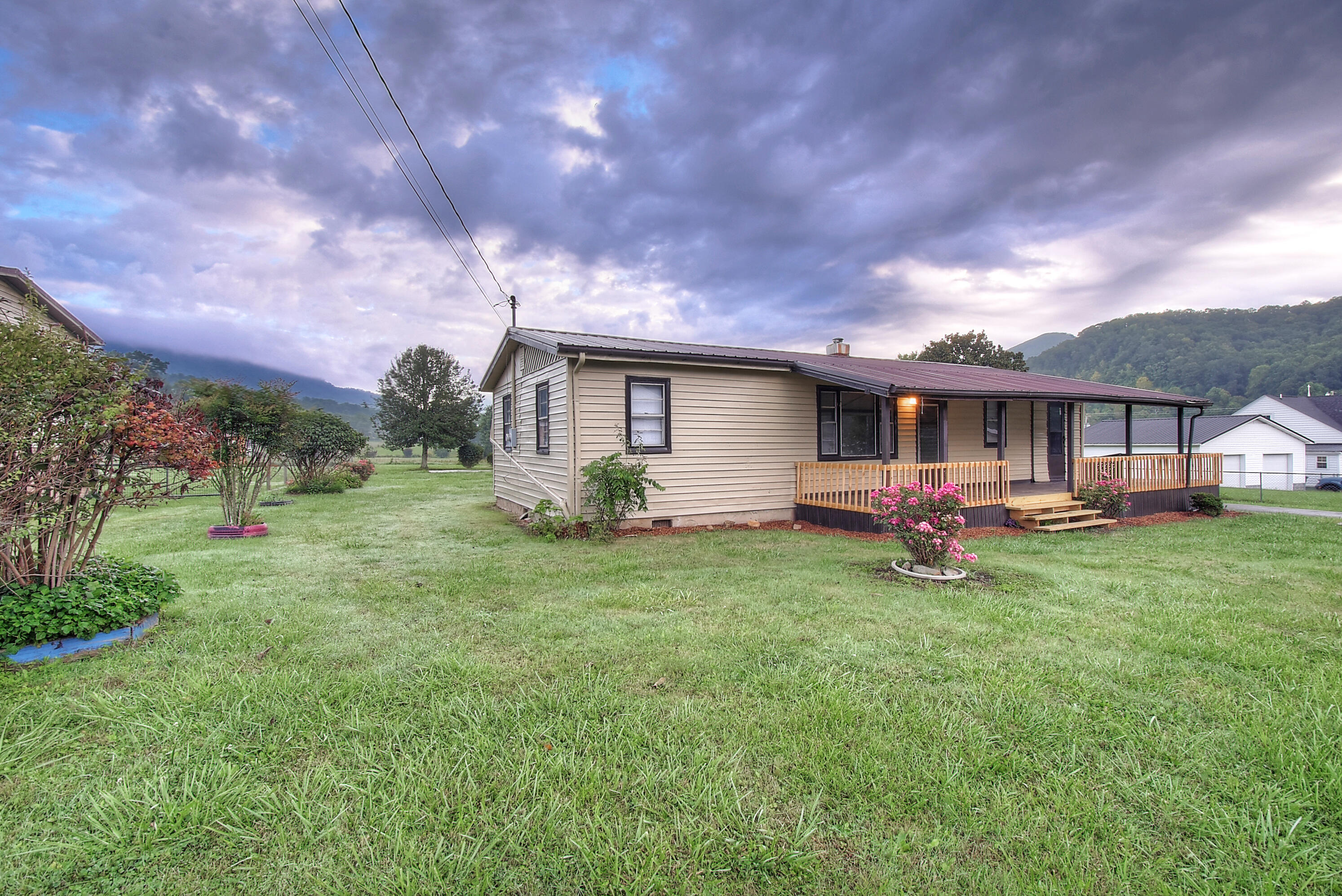 3345 Gap Creek Road Hampton, TN 37658 - Photo 3 of 33 3