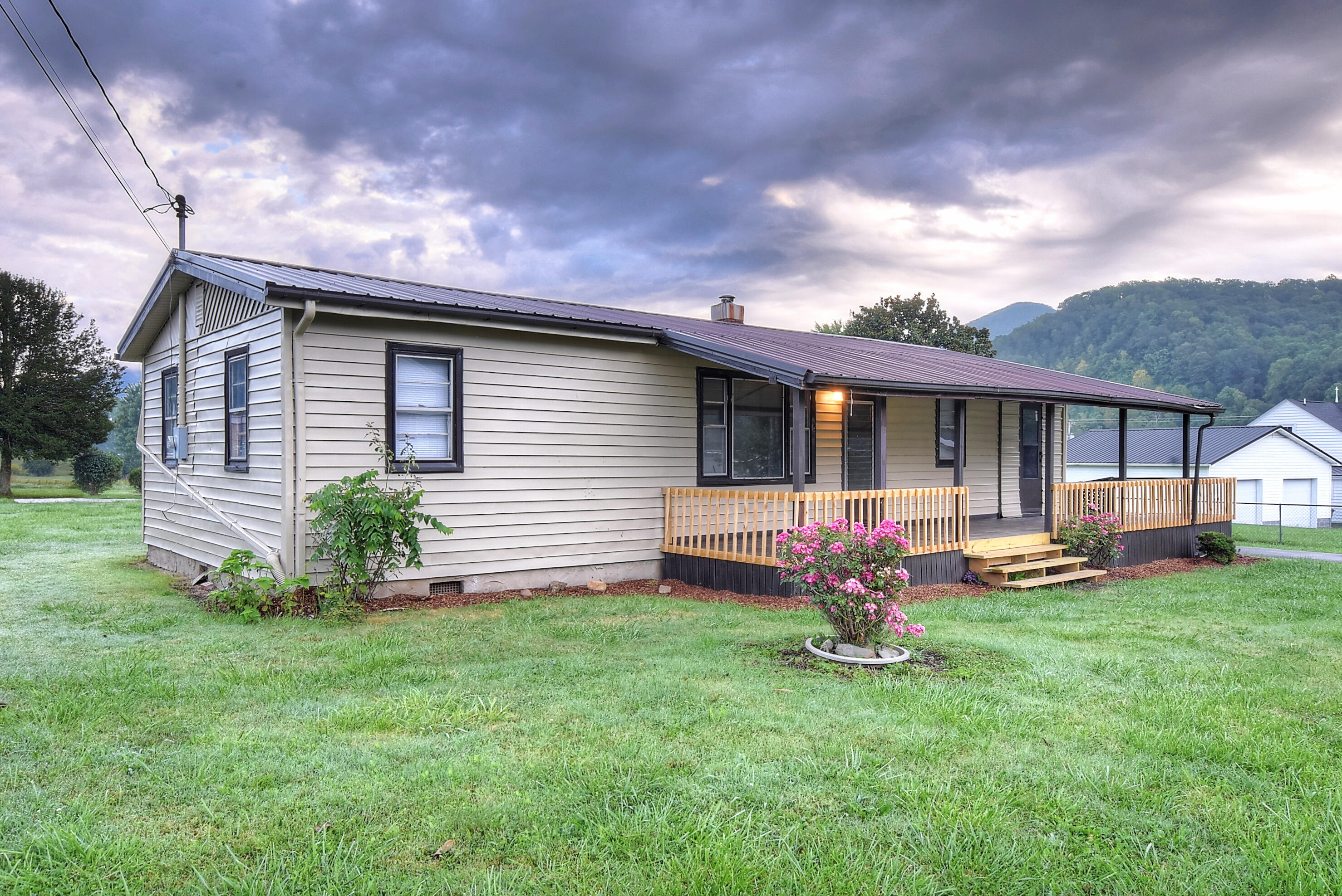 3345 Gap Creek Road Hampton, TN 37658 - Photo 4 of 33 4