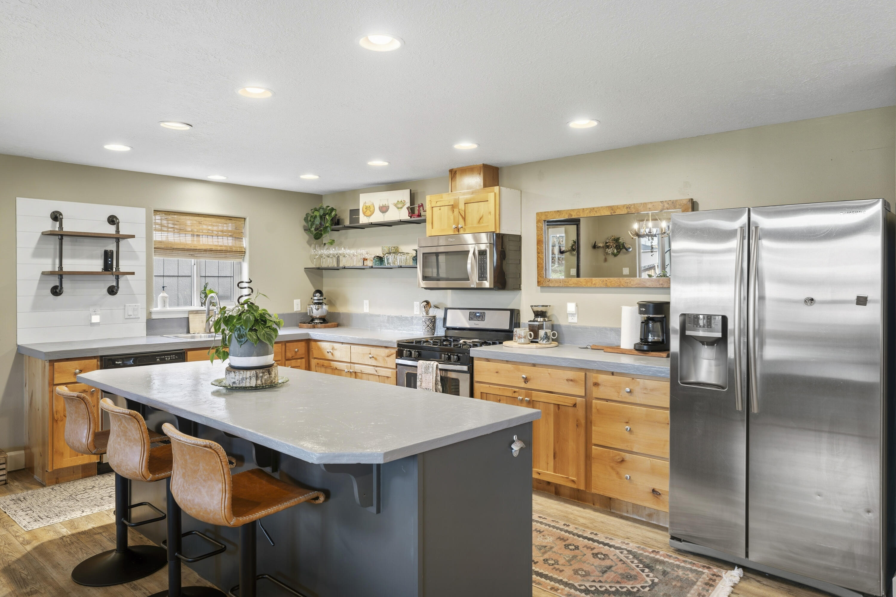2845 Southwest 31st Street Redmond, OR 97756 - Photo 16 of 33 10-Kitchen