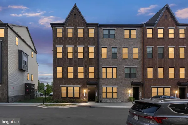 $550,000 | 43433 Stonewood Crossing Terrace, Ashburn, VA 20148