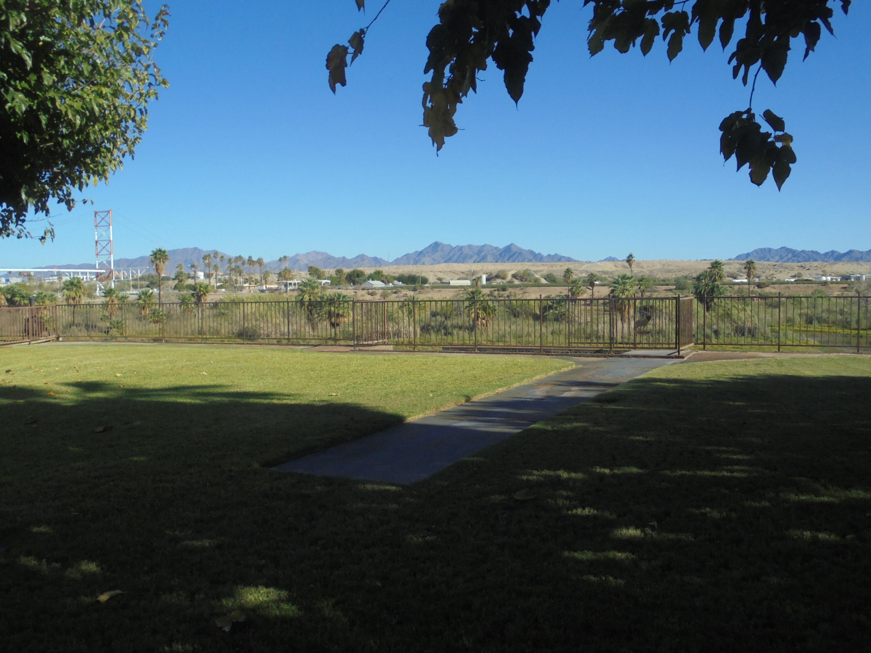 654 Riviera Drive Blythe, CA 92225 - Photo 6 of 39 a view of an ocean and a yard