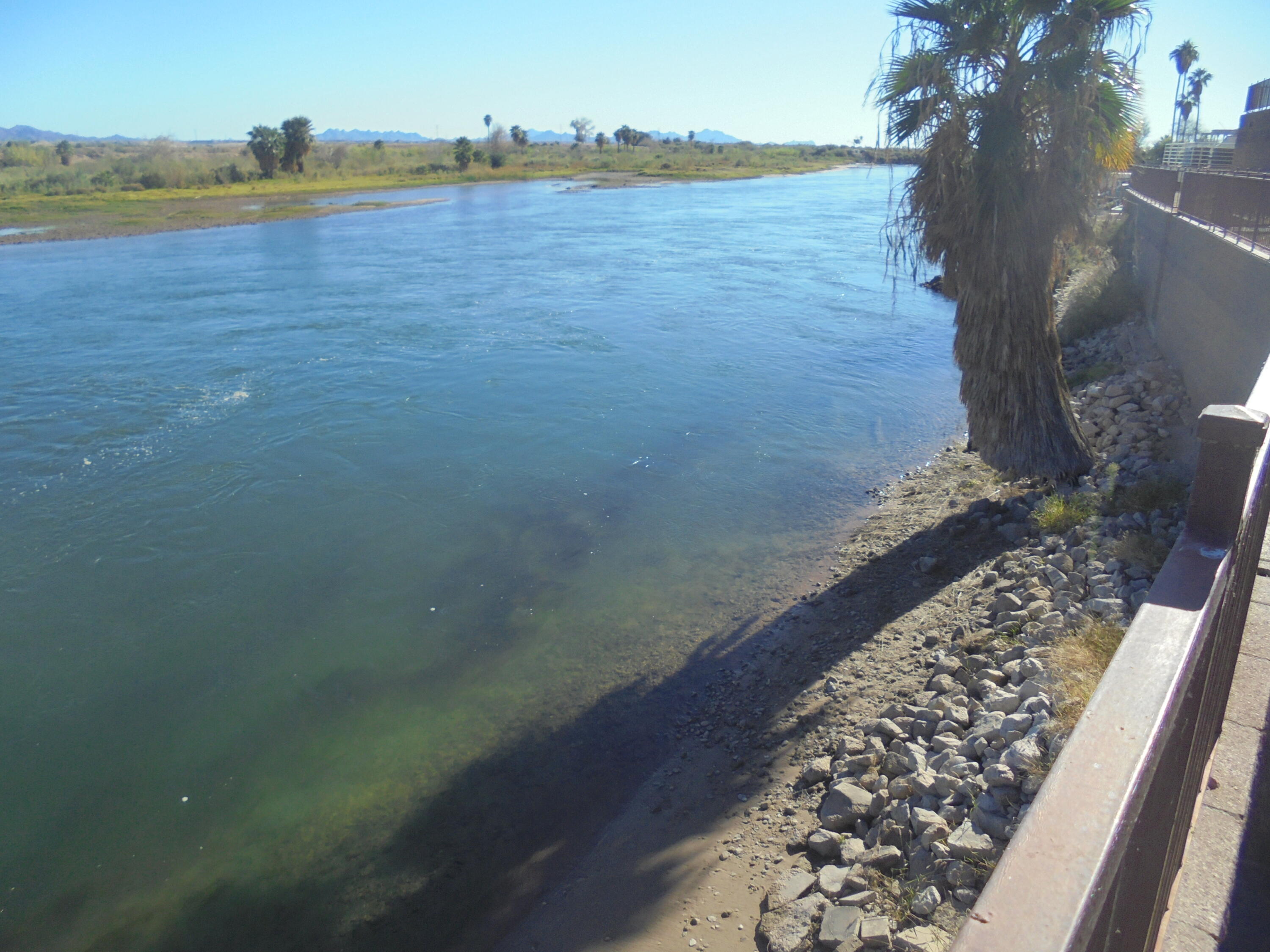 654 Riviera Drive Blythe, CA 92225 - Photo 8 of 39 a view of an ocean from a balcony