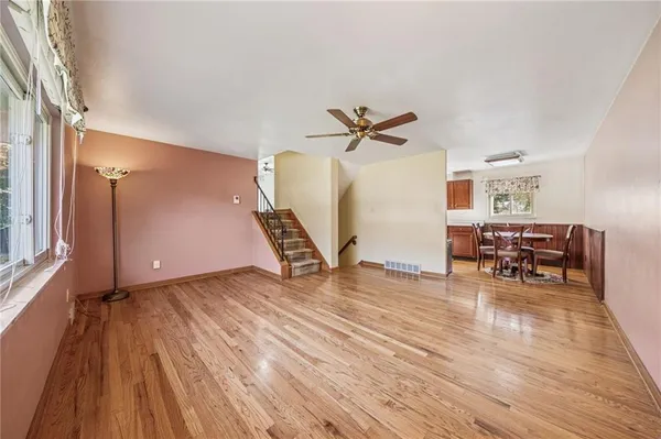 a view of a livingroom with furniture and a ceiling fan