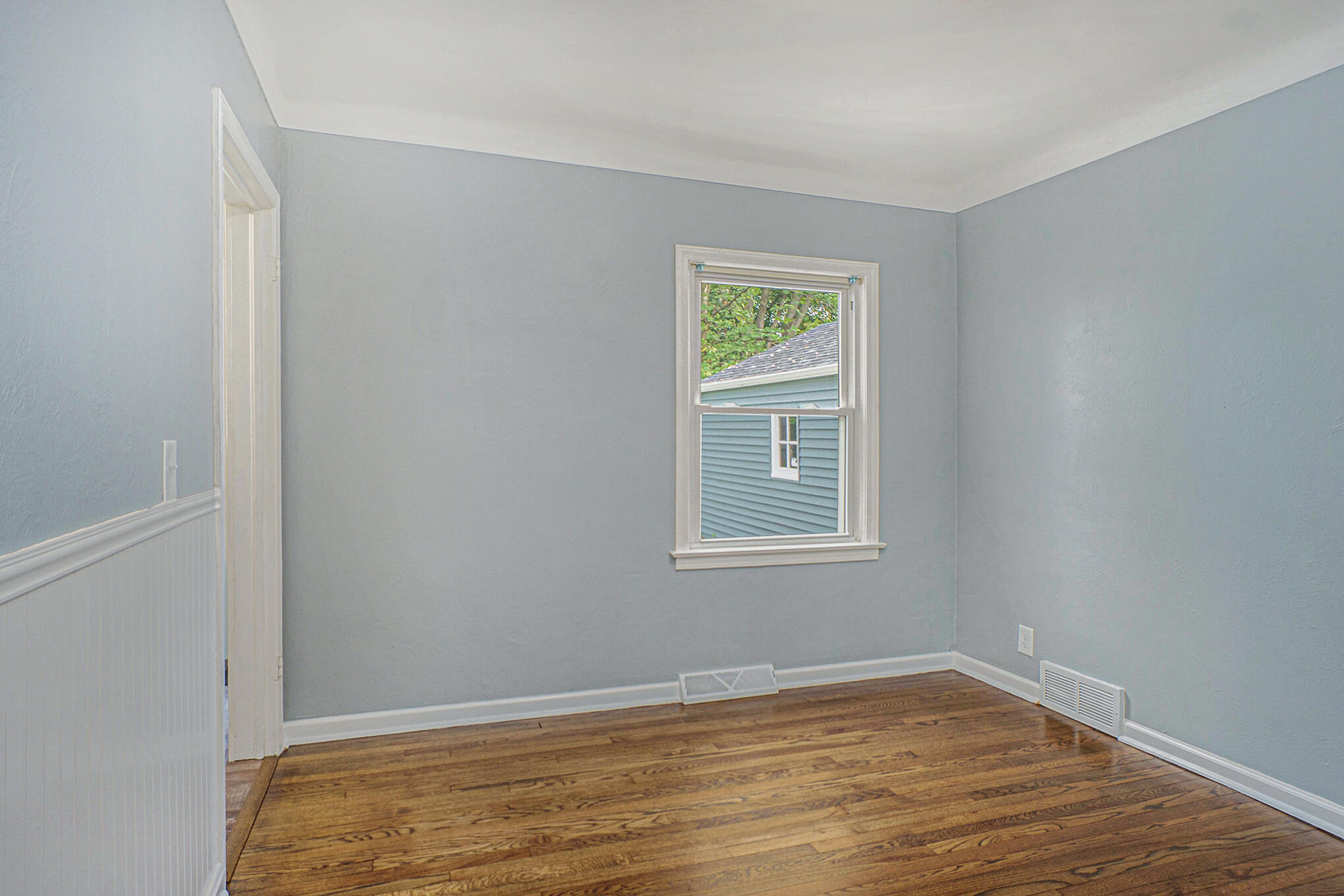 824 Nichols Road Kalamazoo, MI 49006 - Photo 10 of 20 DSC05551