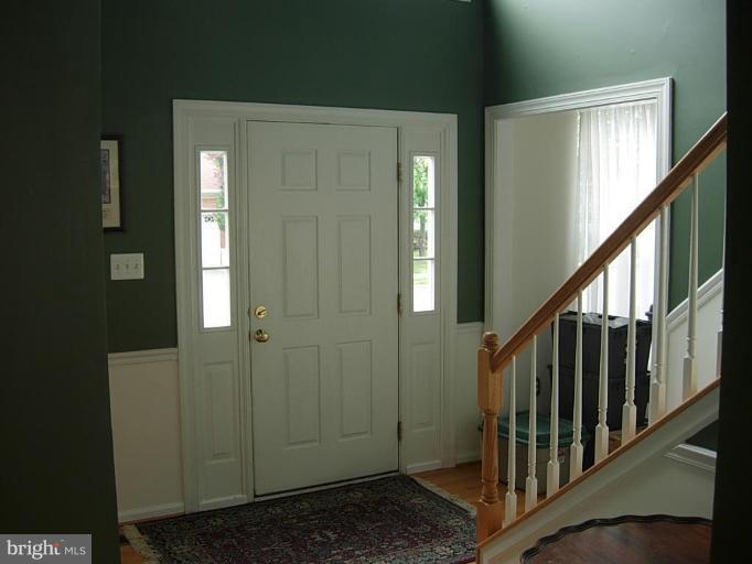 13113 Riviera Terrace Silver Spring, MD 20904 - Photo 2 of 30 Entrance / Foyer