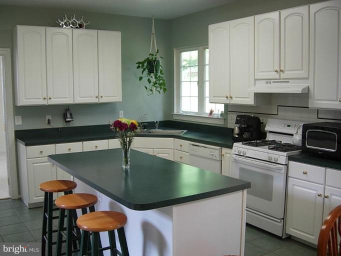 13113 Riviera Terrace Silver Spring, MD 20904 - Photo 13 of 30 Kitchen #5 - Center Island