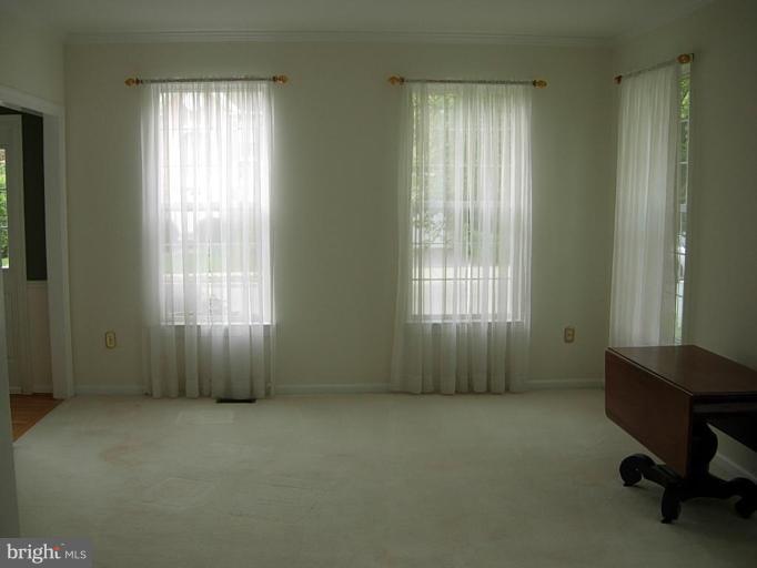 13113 Riviera Terrace Silver Spring, MD 20904 - Photo 4 of 30 Living Room