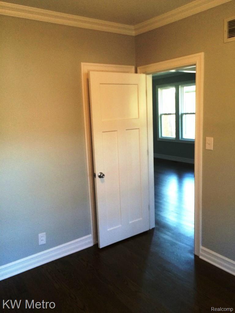 610 Stratford Road Ferndale, MI 48220 - Photo 11 of 36 IMG_8448.jpg