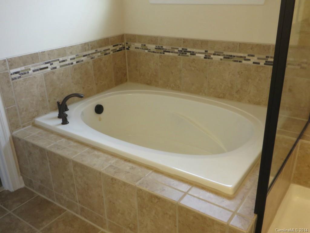 3005 Fallondale Road Waxhaw, NC 28173 - Photo 13 of 20 a bathroom with a tub