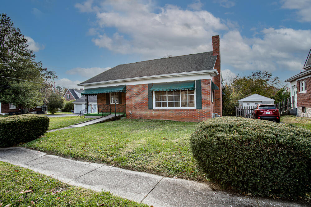 102 Lackawanna Road Lexington, KY 40503 - Photo 3 of 53 1f9a8727 copy