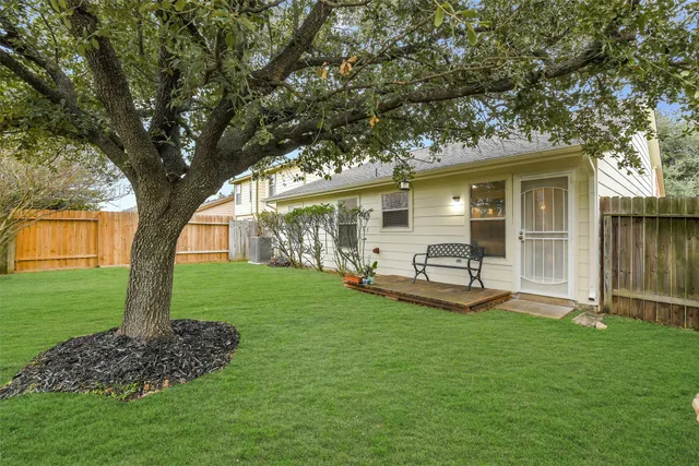 a view of a house with backyard and porch