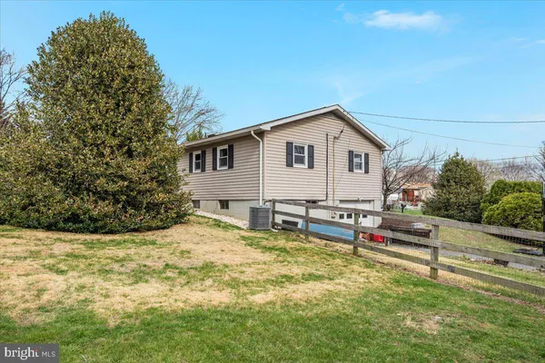 $274,900 | 32 Cheerful Faye Drive, Inwood, WV 25428