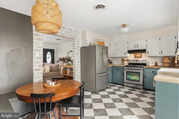 $274,900 | 32 Cheerful Faye Drive, Inwood, WV 25428