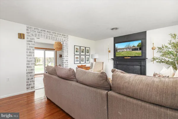 $274,900 | 32 Cheerful Faye Drive, Inwood, WV 25428