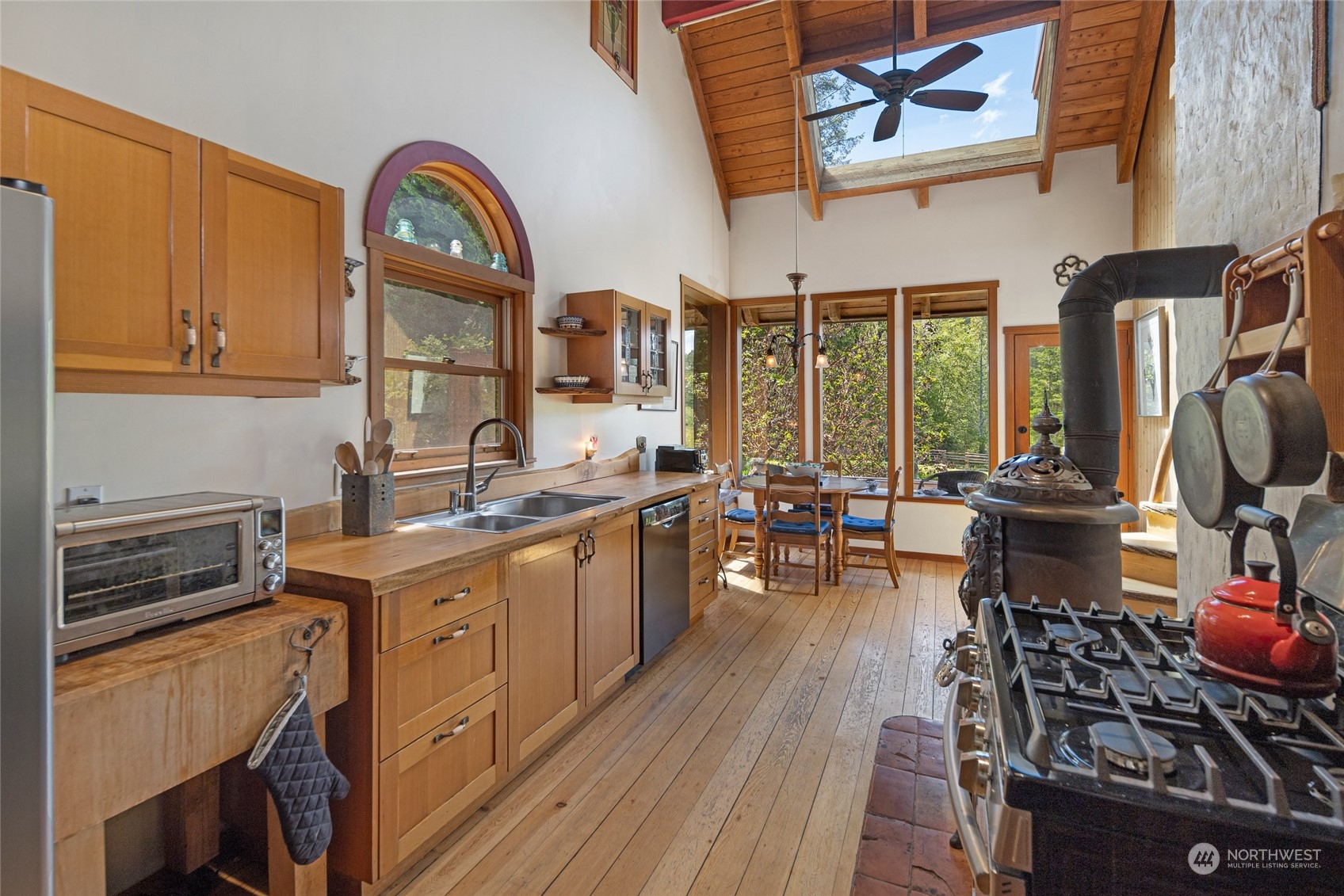 745 Ben Nevis Loop Road Shaw Island, WA 98286 - Photo 11 of 40 Gallery Image 11