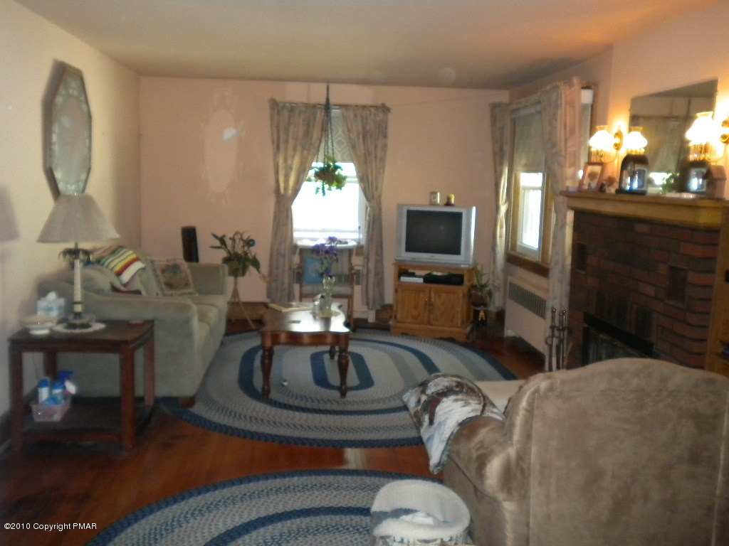 7860 Interchange Road Lehighton, PA 18235 - Photo 5 of 13 LIVING ROOM