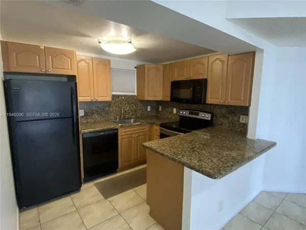 $2,250 | 8290 Lake Drive, Unit 513, Doral, FL 33166