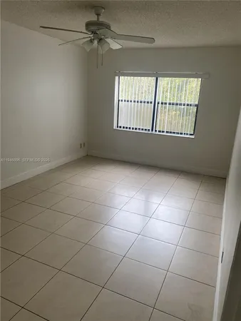 $2,250 | 8290 Lake Drive, Unit 513, Doral, FL 33166