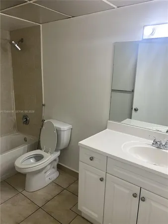 $2,250 | 8290 Lake Drive, Unit 513, Doral, FL 33166