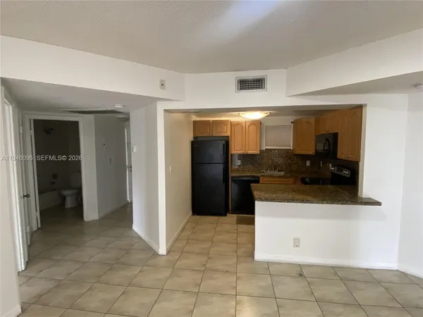 $2,250 | 8290 Lake Drive, Unit 513, Doral, FL 33166