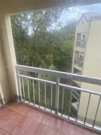 $2,250 | 8290 Lake Drive, Unit 513, Doral, FL 33166