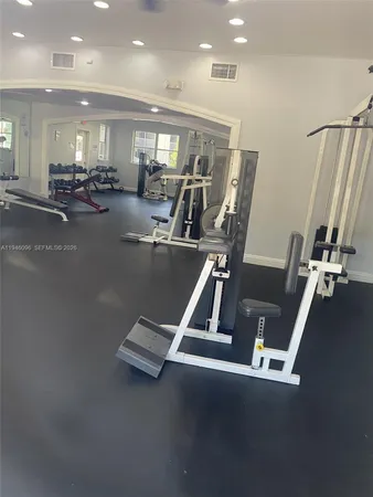 $2,250 | 8290 Lake Drive, Unit 513, Doral, FL 33166