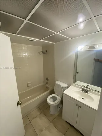 $2,250 | 8290 Lake Drive, Unit 513, Doral, FL 33166