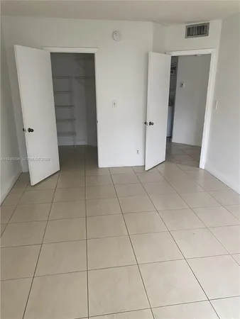 $2,250 | 8290 Lake Drive, Unit 513, Doral, FL 33166
