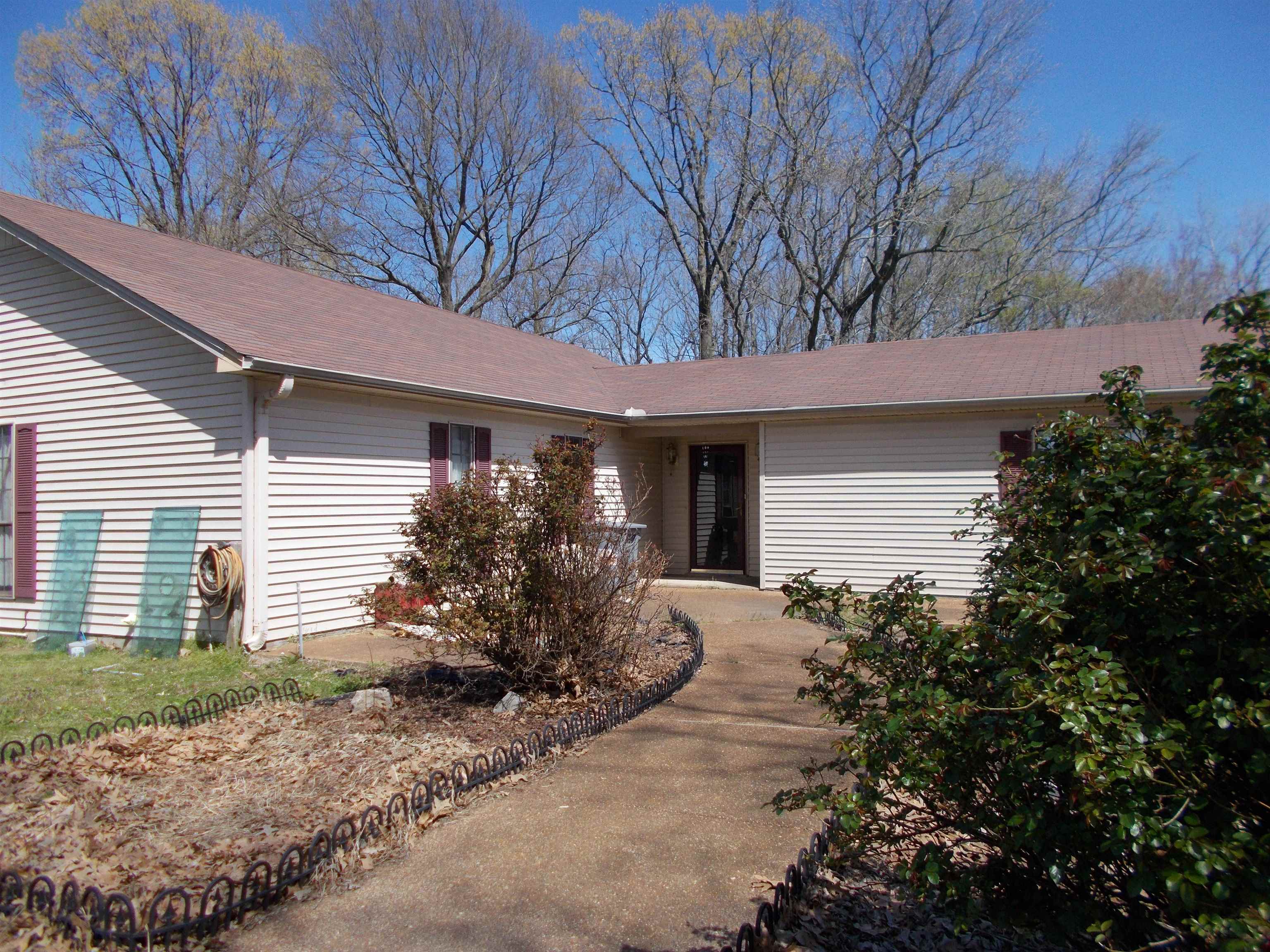 1058 Thumb Road Henning, TN 38041 - Photo 2 of 25 a front view of a house with garden and plants