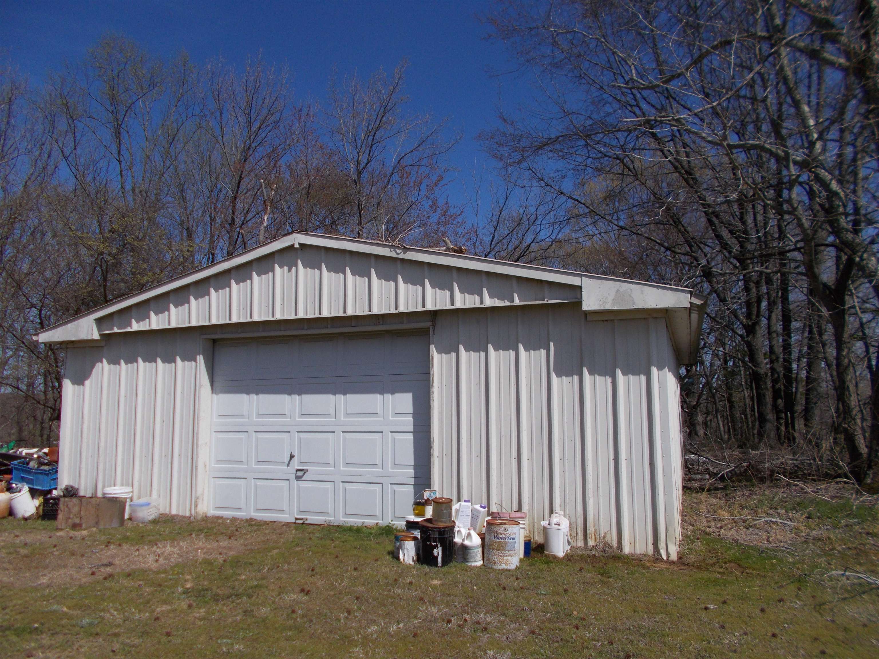 1058 Thumb Road Henning, TN 38041 - Photo 3 of 25 a backyard of a house