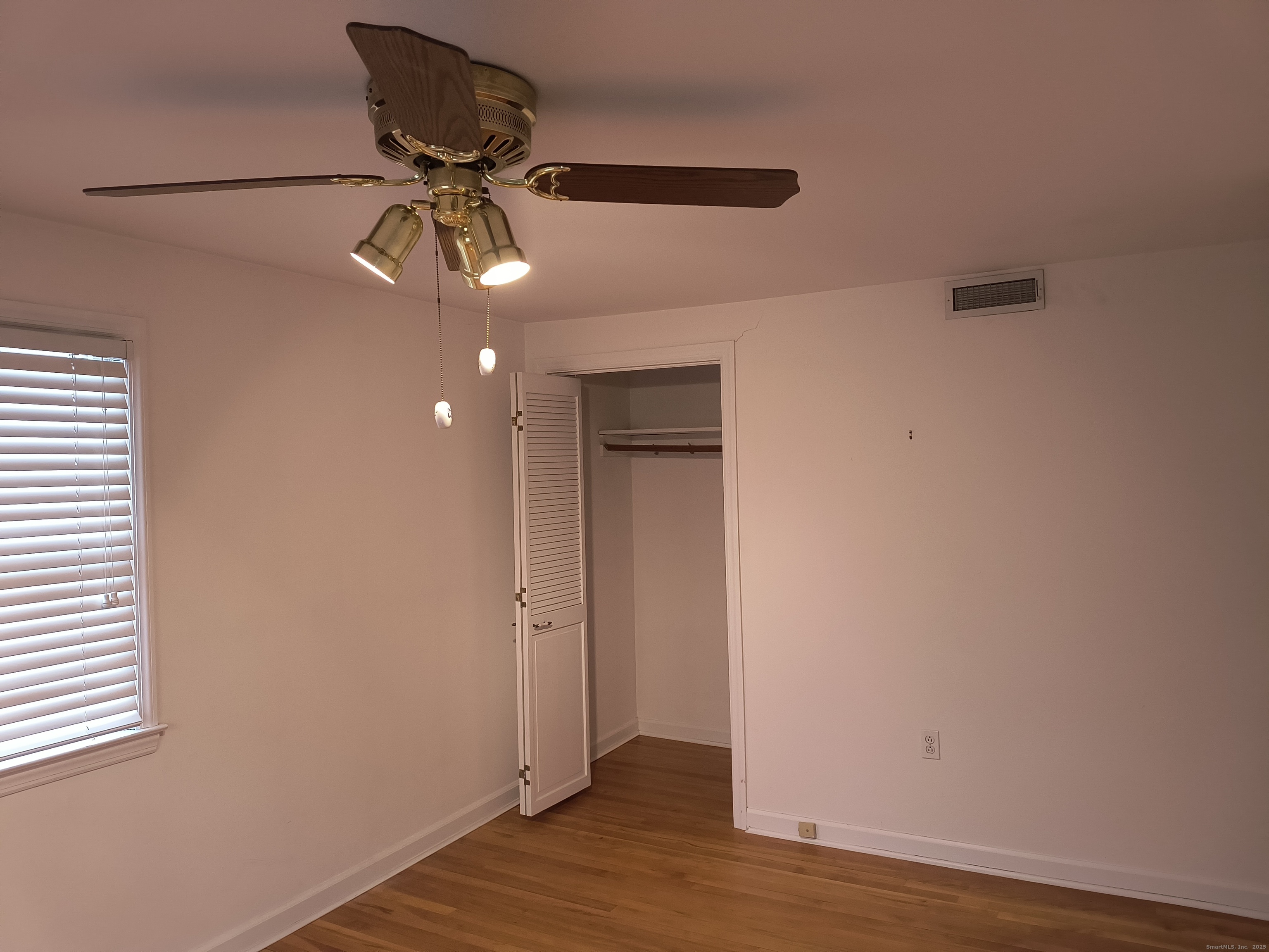 28 McLaughlin Terrace Derby, CT 06418 - Photo 14 of 37 a view of an empty room with a window
