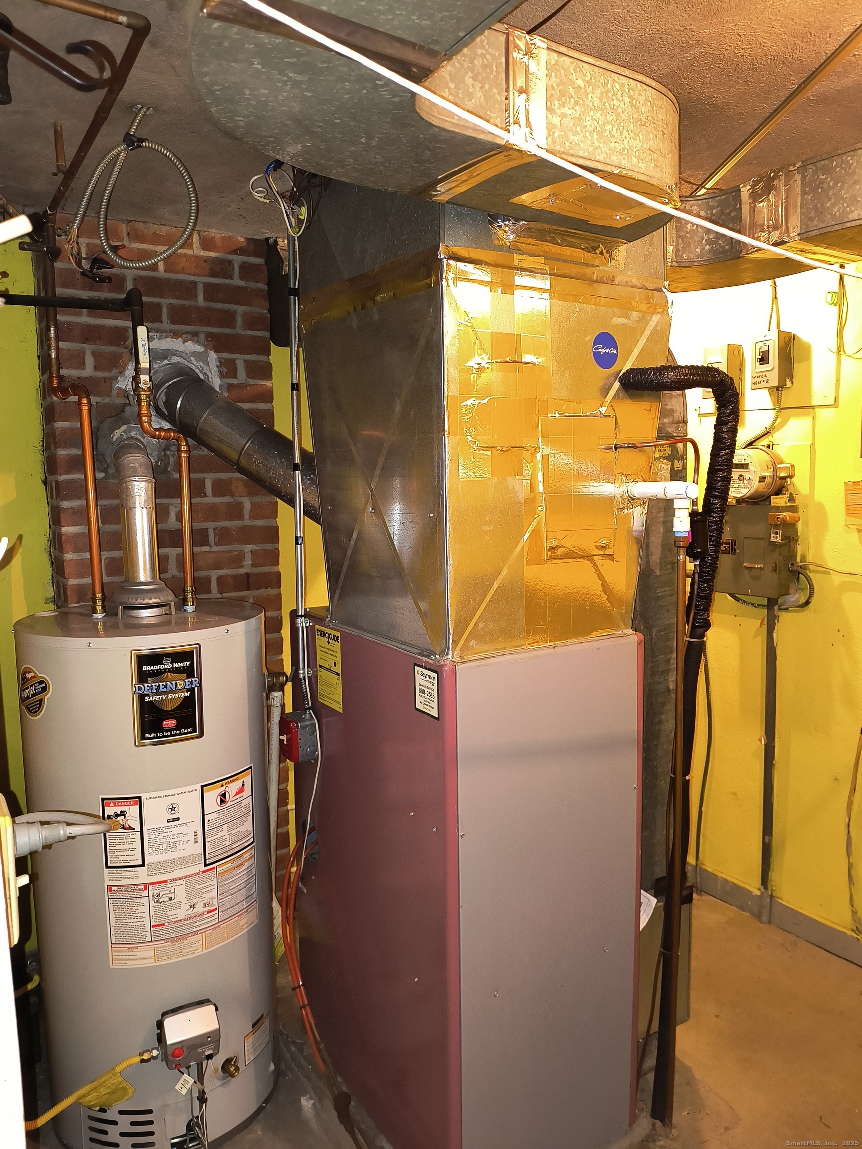 28 McLaughlin Terrace Derby, CT 06418 - Photo 23 of 37 a view of a street with a building