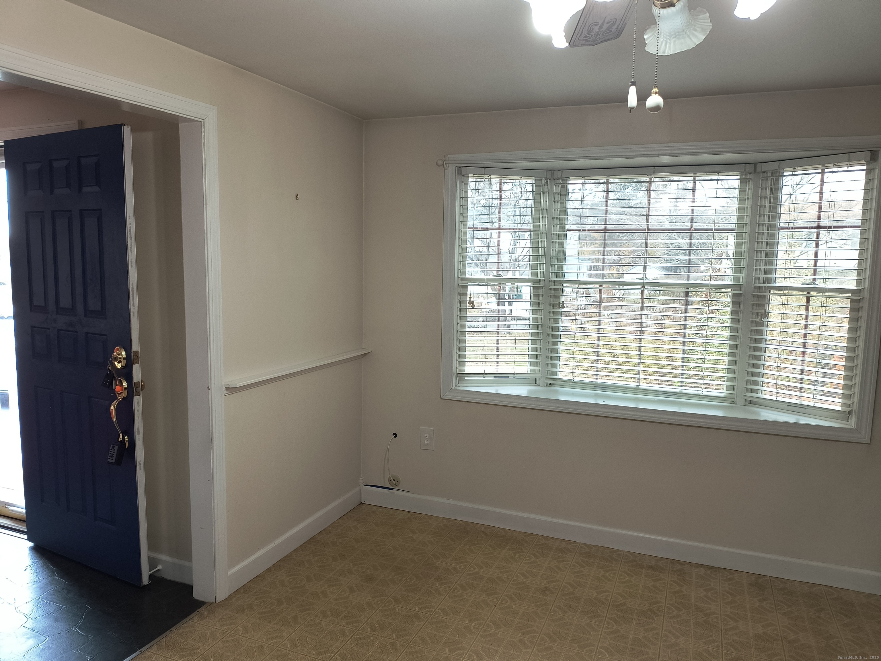 28 McLaughlin Terrace Derby, CT 06418 - Photo 27 of 37 an empty room with windows and closet