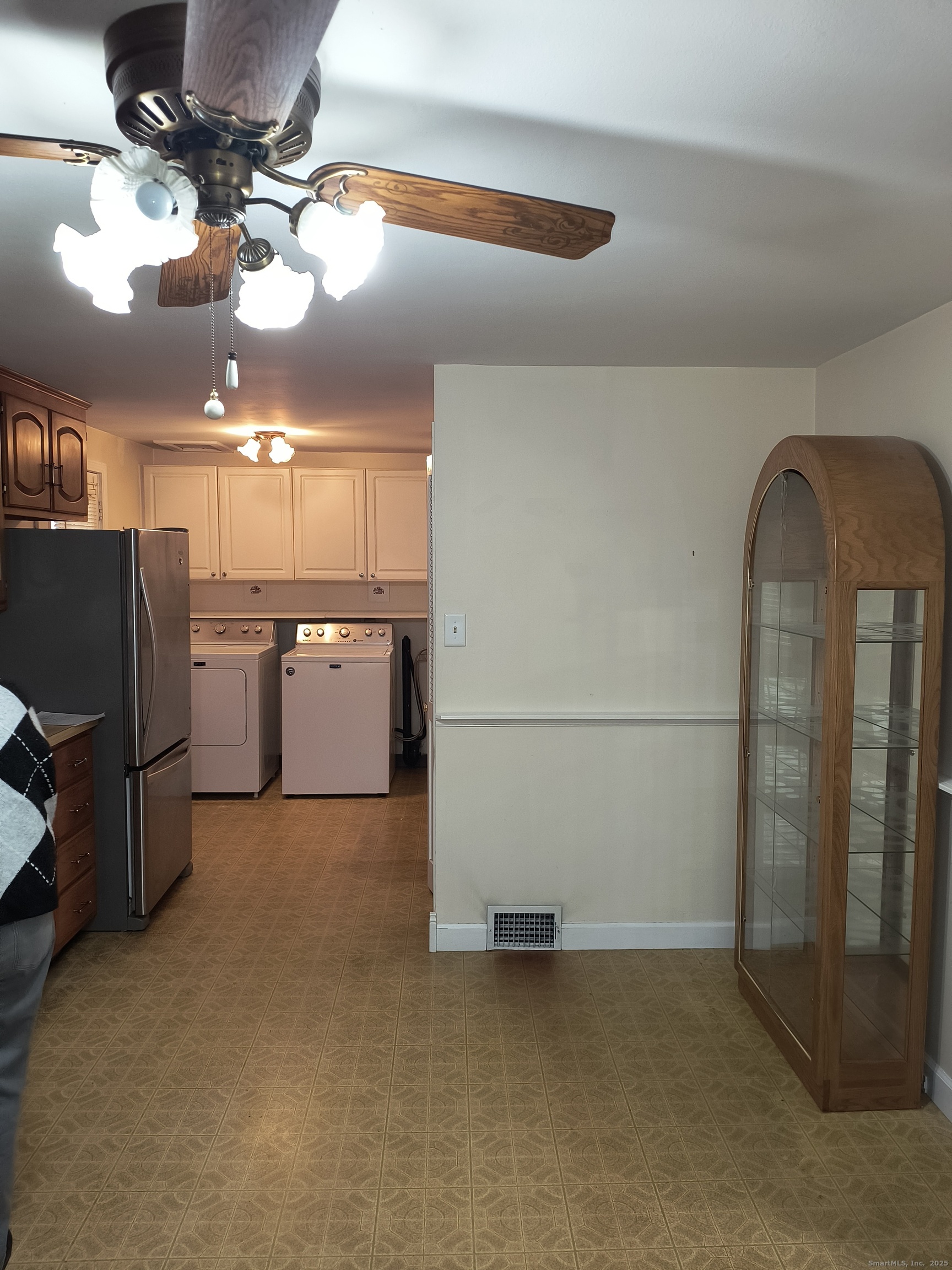28 McLaughlin Terrace Derby, CT 06418 - Photo 29 of 37 a view of a room with a kitchen