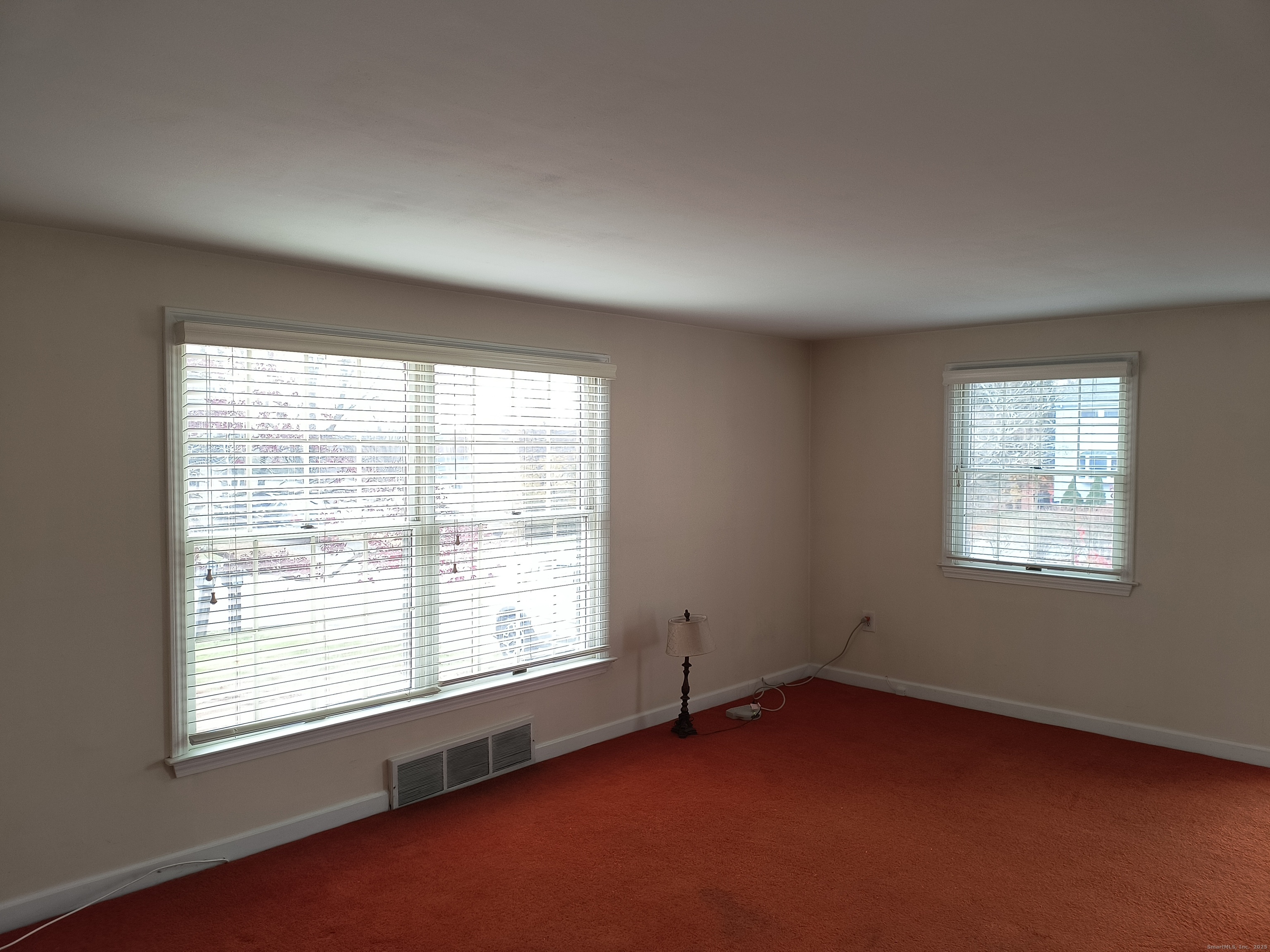 28 McLaughlin Terrace Derby, CT 06418 - Photo 8 of 37 an empty room with a window