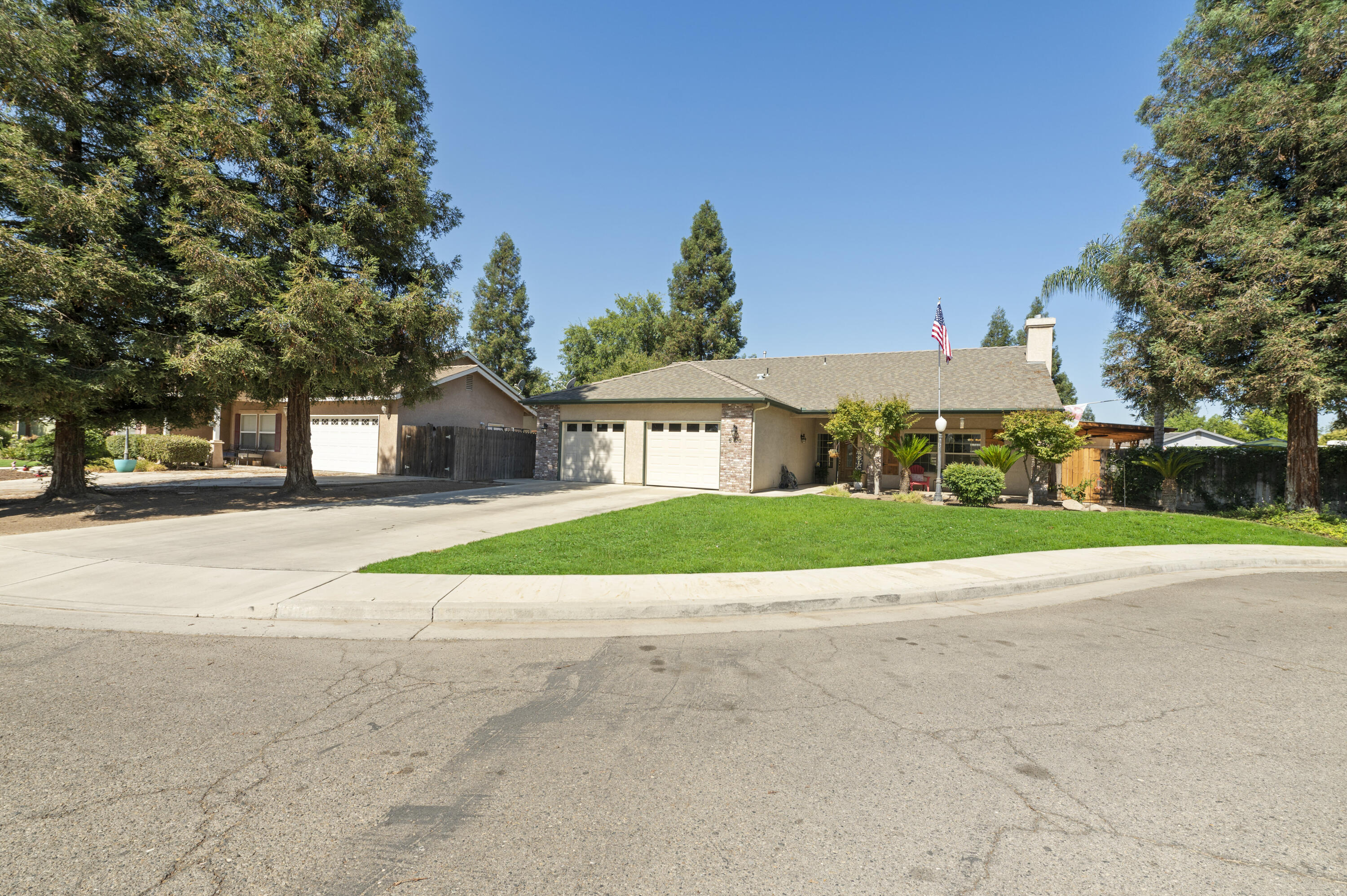 680 Leta Mae Court Exeter, CA 93221 - Photo 2 of 29 z62_6281