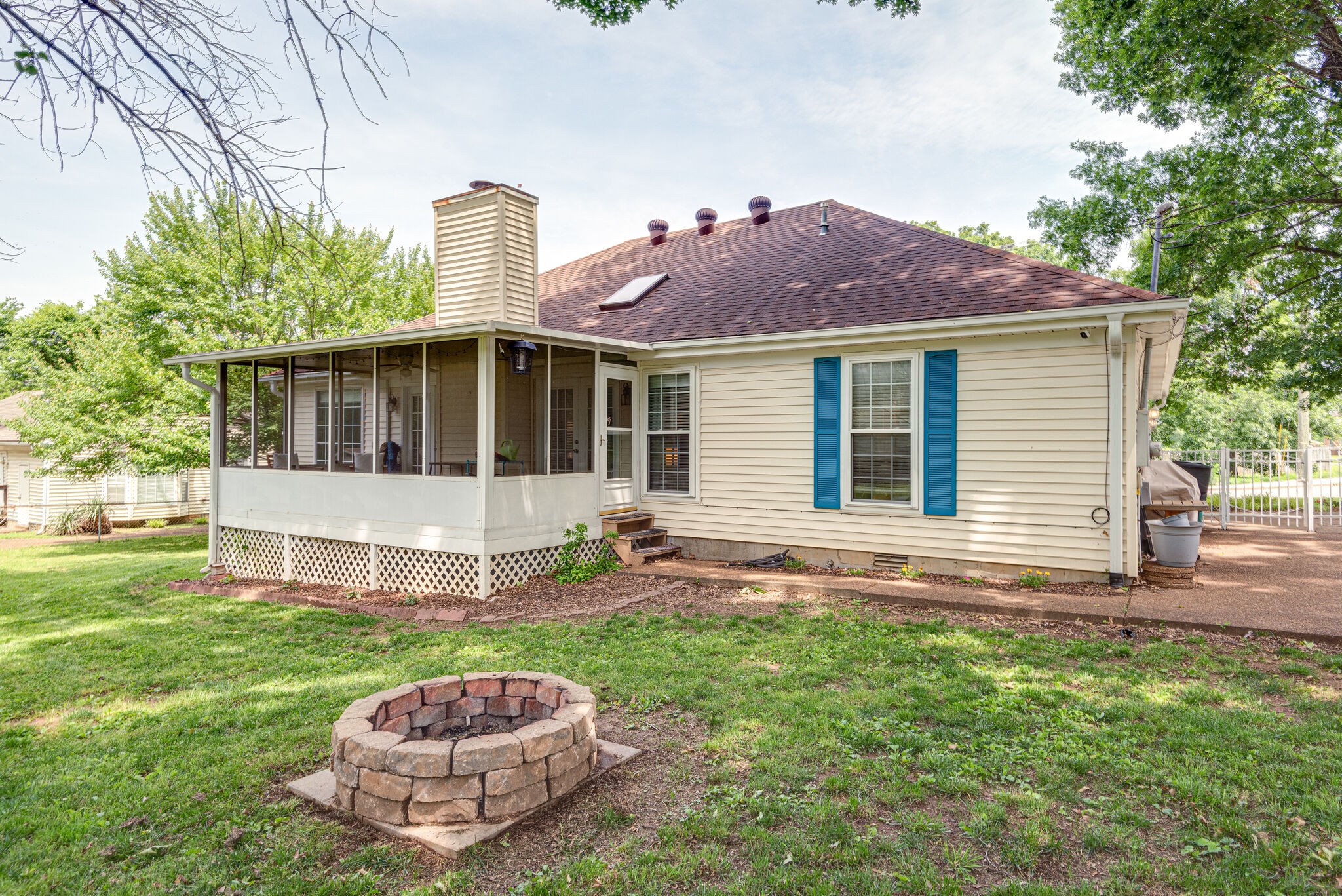 385 Cedarcliff Road Antioch, TN 37013 - Photo 25 of 29 a front view of a house with a yard