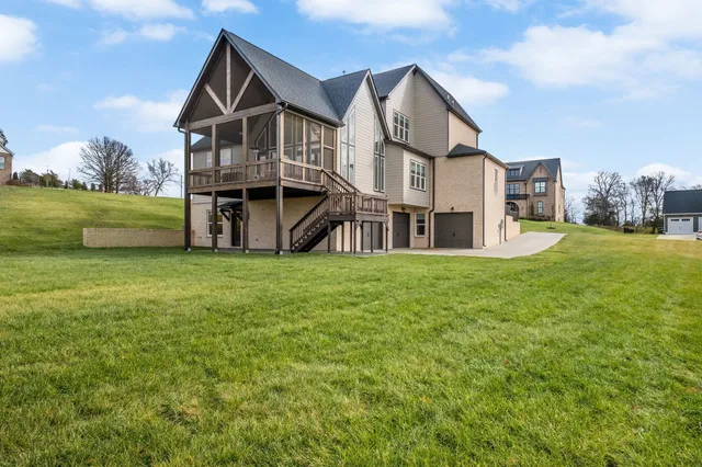 a view of an entrance of the house