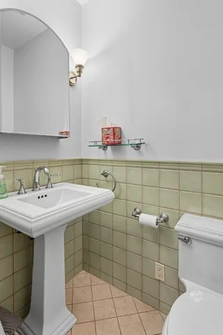 a picture of a wall with a white wall