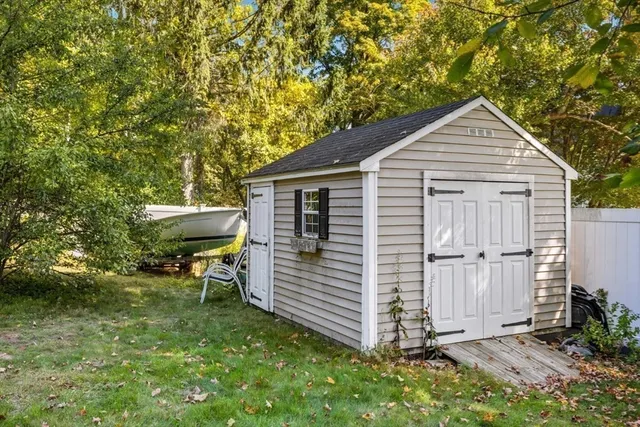 a picture of a bathroom