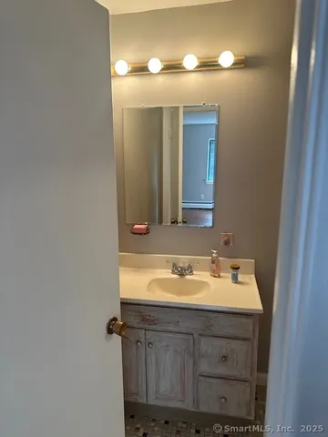 $2,000 | 925 High Path Road, Unit 925, Windsor, CT 06095