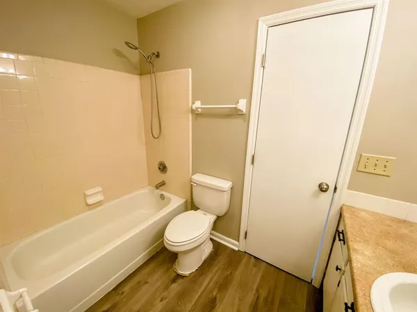 $1,225 | 1104 Greentree Court, Unit E, Tallahassee, FL 32304