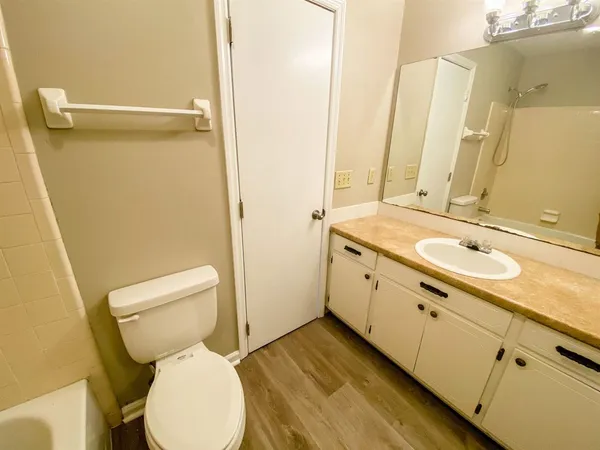 $1,225 | 1104 Greentree Court, Unit E, Tallahassee, FL 32304