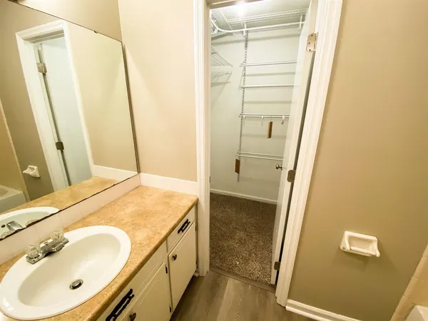 $1,225 | 1104 Greentree Court, Unit E, Tallahassee, FL 32304