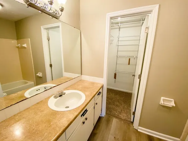 $1,225 | 1104 Greentree Court, Unit E, Tallahassee, FL 32304