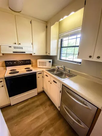 $1,225 | 1104 Greentree Court, Unit E, Tallahassee, FL 32304
