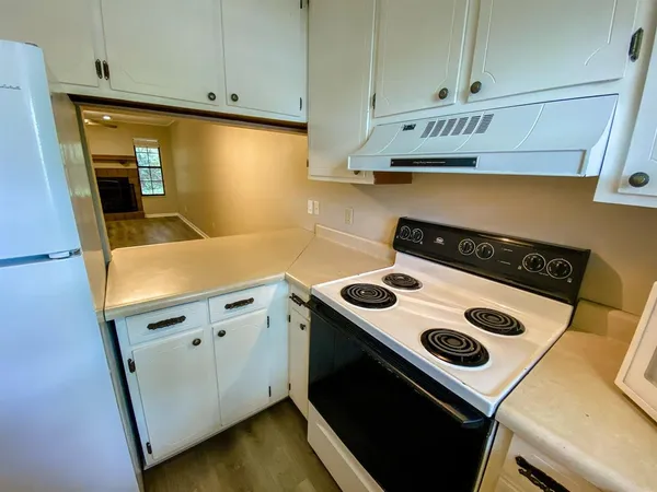 $1,225 | 1104 Greentree Court, Unit E, Tallahassee, FL 32304