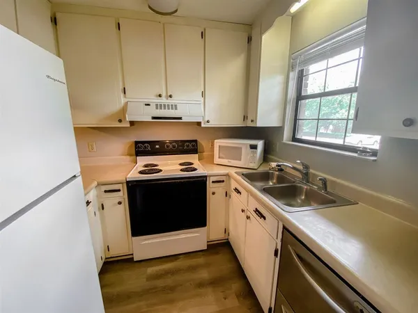 $1,225 | 1104 Greentree Court, Unit E, Tallahassee, FL 32304