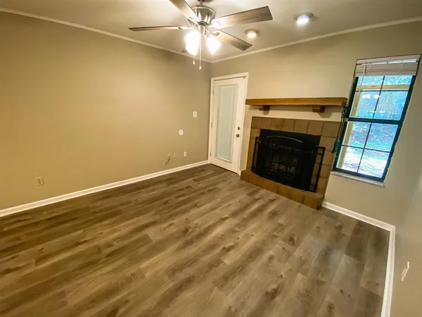 $1,225 | 1104 Greentree Court, Unit E, Tallahassee, FL 32304