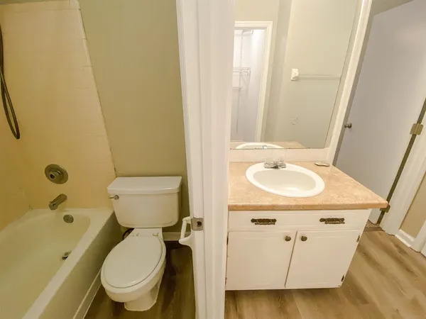 $1,225 | 1104 Greentree Court, Unit E, Tallahassee, FL 32304